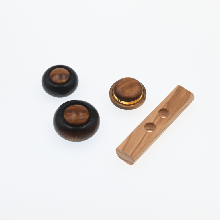 NATURAL MATERIAL BUTTONS AND ACCESSORIES