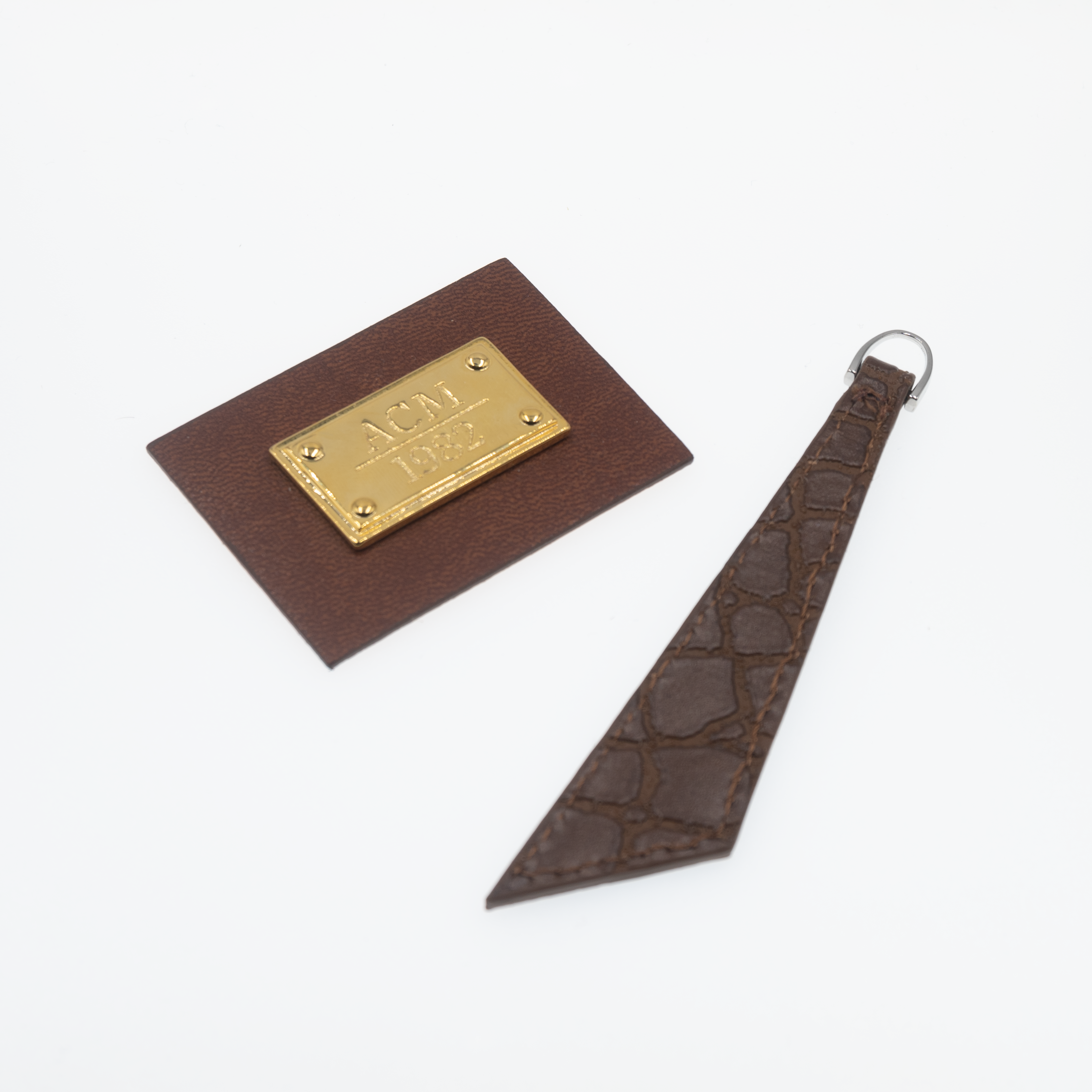 ETICHETTE E ACCESSORI IN PELLE
