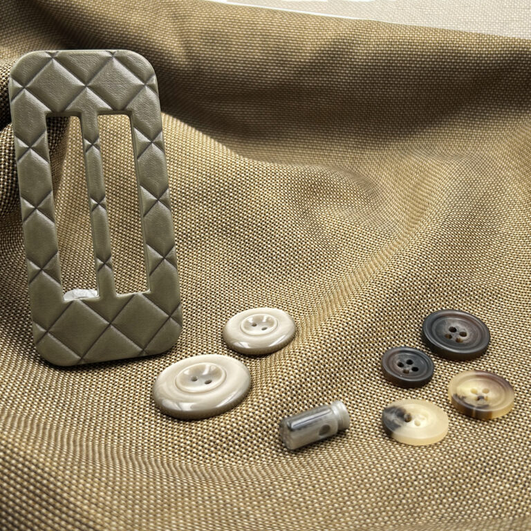 POLYESTER BUTTONS AND ACCESSORIES