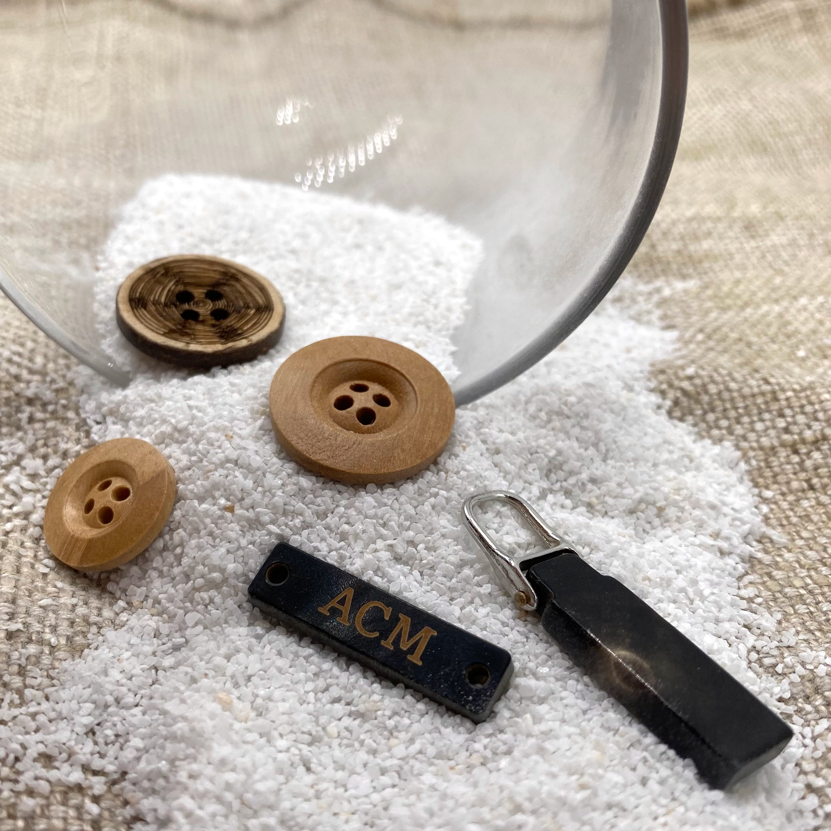 BOTTONI E ACCESSORI IN MATERIALI NATURALI