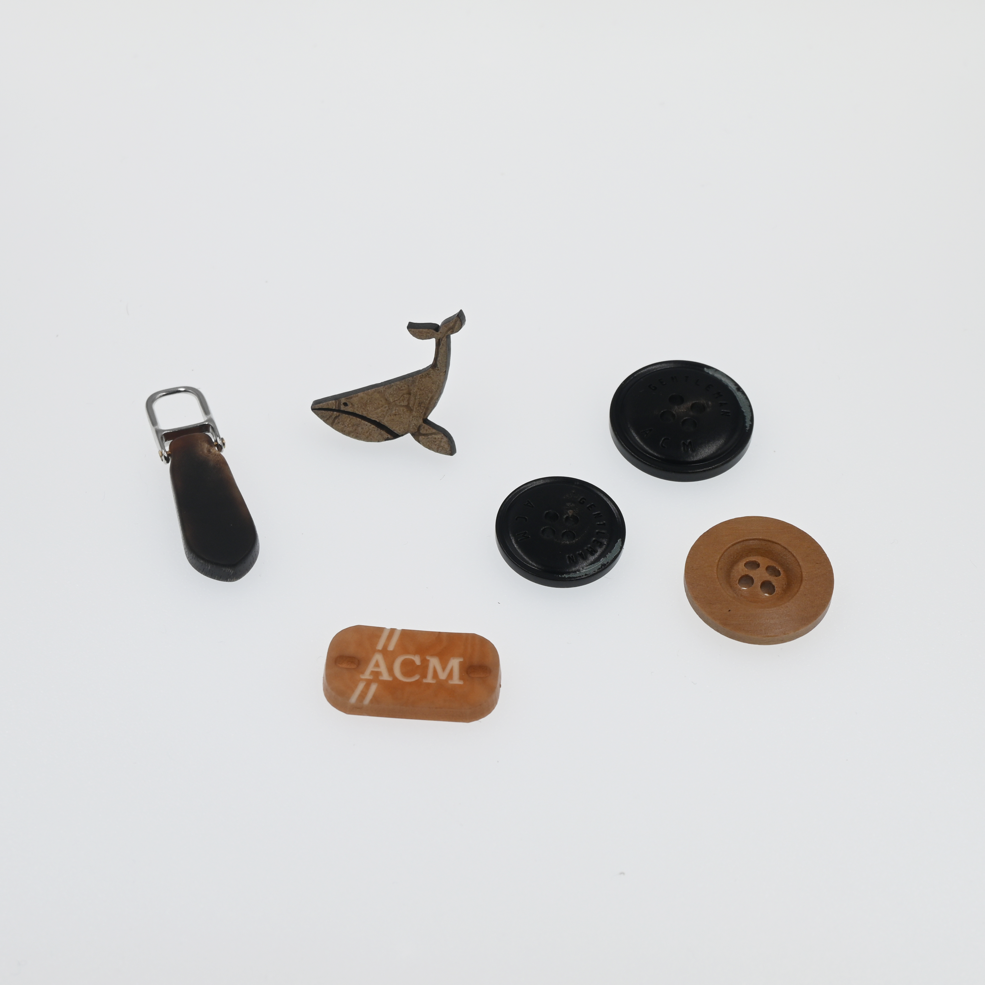 BOTTONI E ACCESSORI IN MATERIALI NATURALI