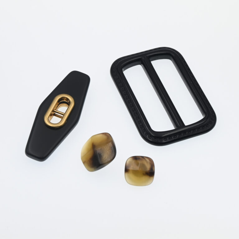 POLYESTER BUTTONS AND ACCESSORIES